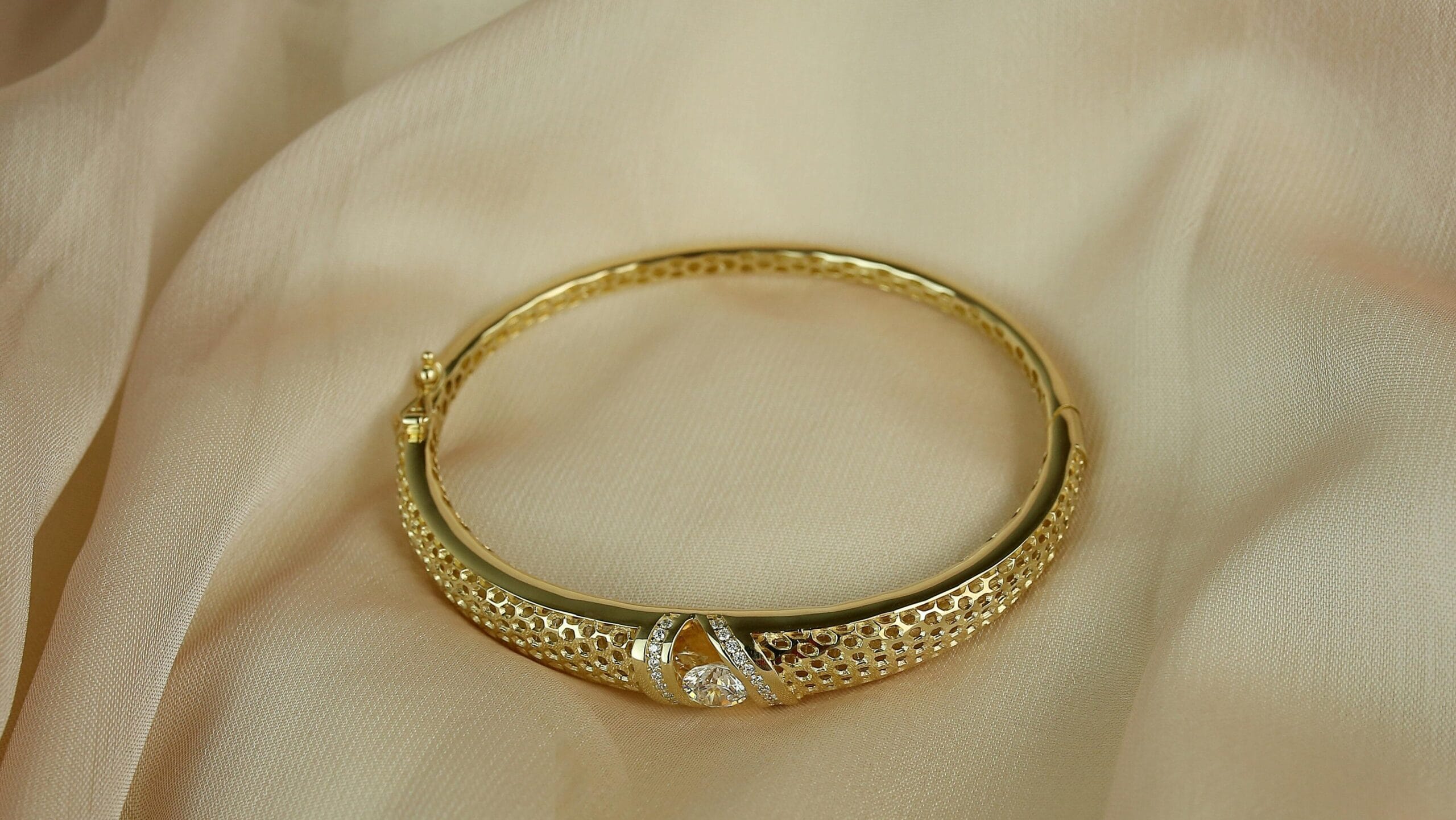 Choose perfect south indian bangles